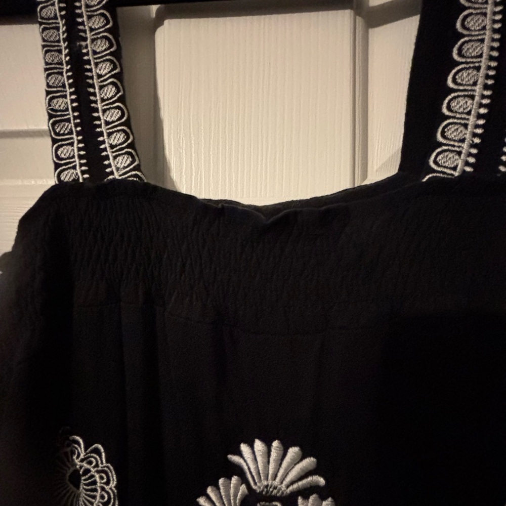Black and White Pattern Dress/Top - Picture 3 of 8